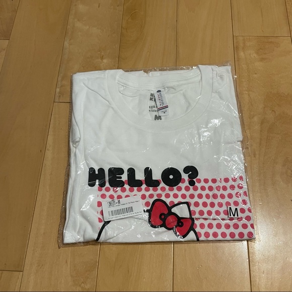 NWT women’s hello kitty fitted top - Picture 5 of 6
